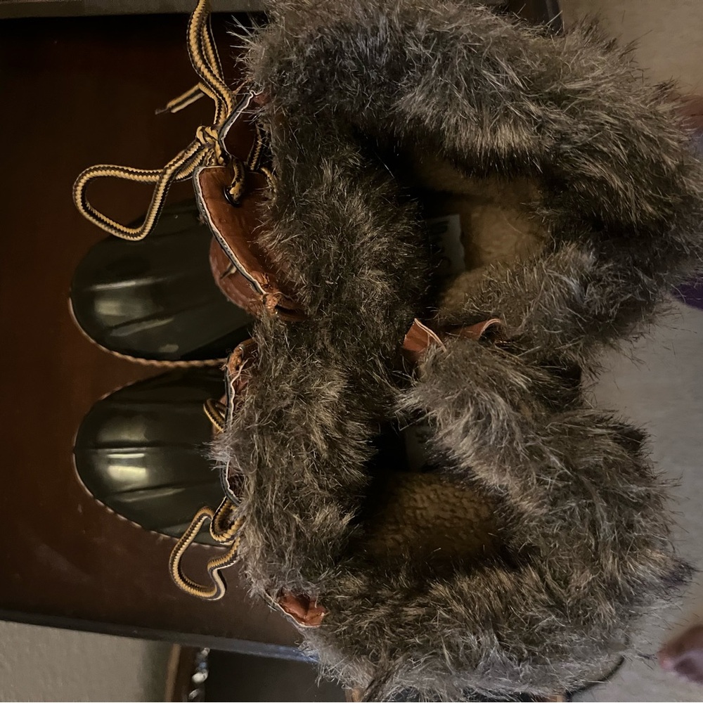 Brown and Black Duck Boots with Fur Trim - Picture 7 of 9